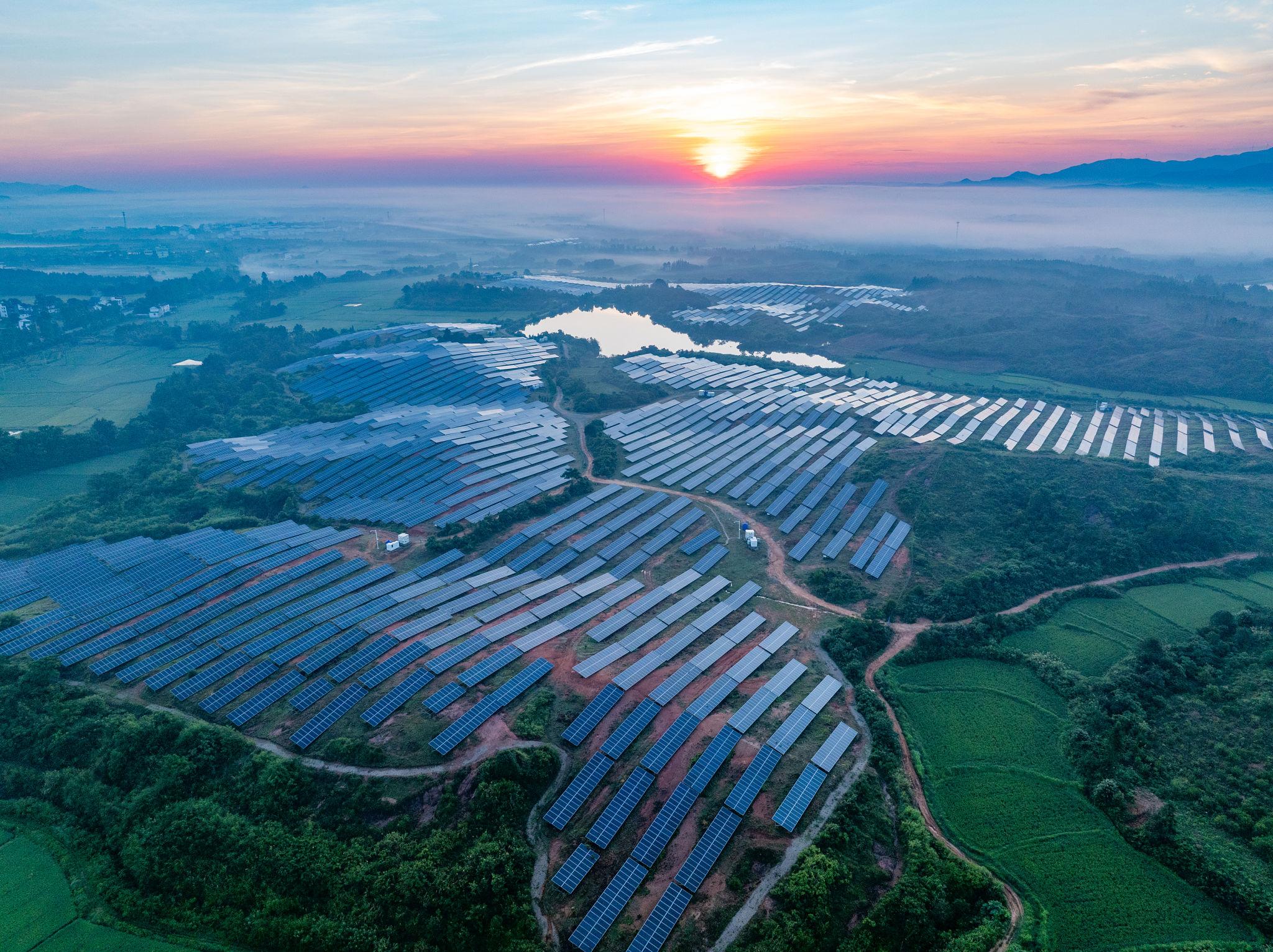 Trang trại điện mặt trời và hệ thống năng lượng tái tạo thuộc tổ hợp BIN Corporation tại Đắk Lắk